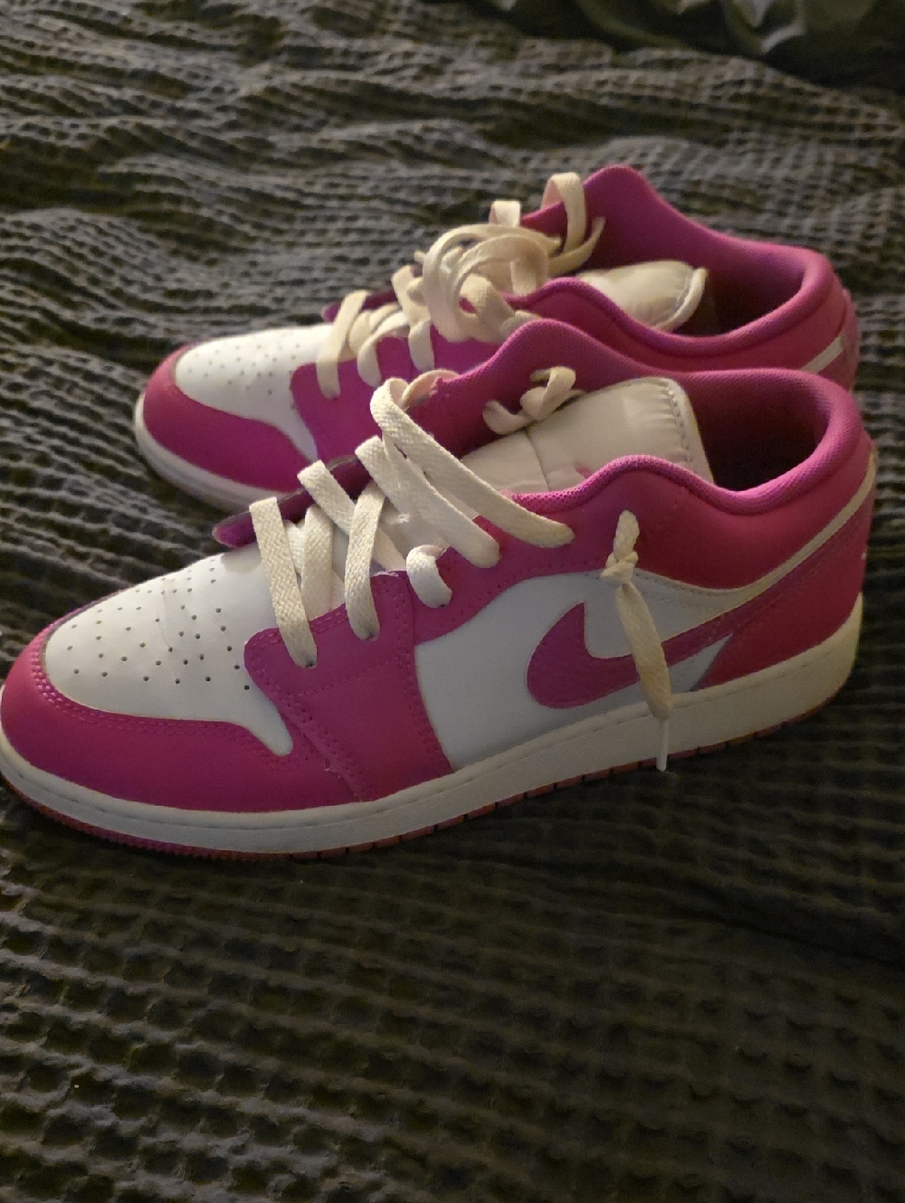 Nike Low-Top Sneakers in White and Hot Pink